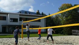 Neuer Beachvolleyballplatz im Werkschulheim Felbertal